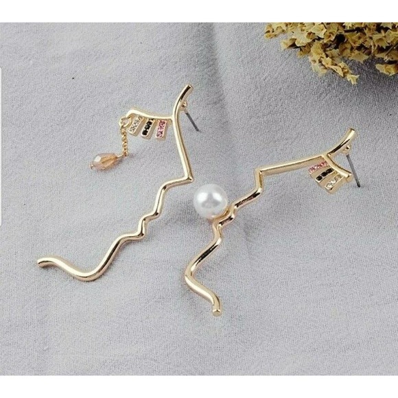 Hollow Gold Earrings Face Eyelashes Tears w Pearl - Picture 2 of 4